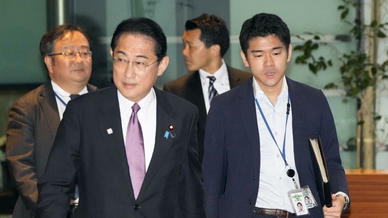 Premierul Japoniei şi-a demis propriul fiu din postul de secretar / Shotaro Kishida şi-a invitat anul trecut prietenii la reşedinţa oficială a şefului guvernului pentru o petrecere