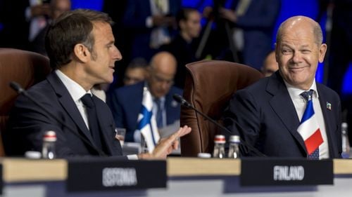 Cuplul francezo-german trebuie ”să se refacă cu adevărat şi să redea un impuls” Europei, vrea guvernul francez