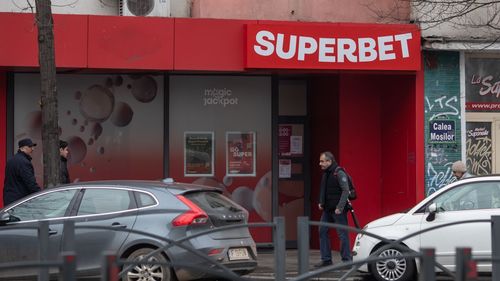 USR anunţă iniţierea procedurilor legale privind interzicerea păcănelelor în Piatra-Neamţ şi Roman