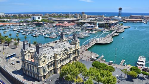 Un mort şi un rănit grav în Spania, în explozia unui rezervor de acetat de metil, în timpul unor lucrări de mentenanţă, în portul Barcelona. Planul de risc chimic, activat. Persoanele din vecinătate, izolate