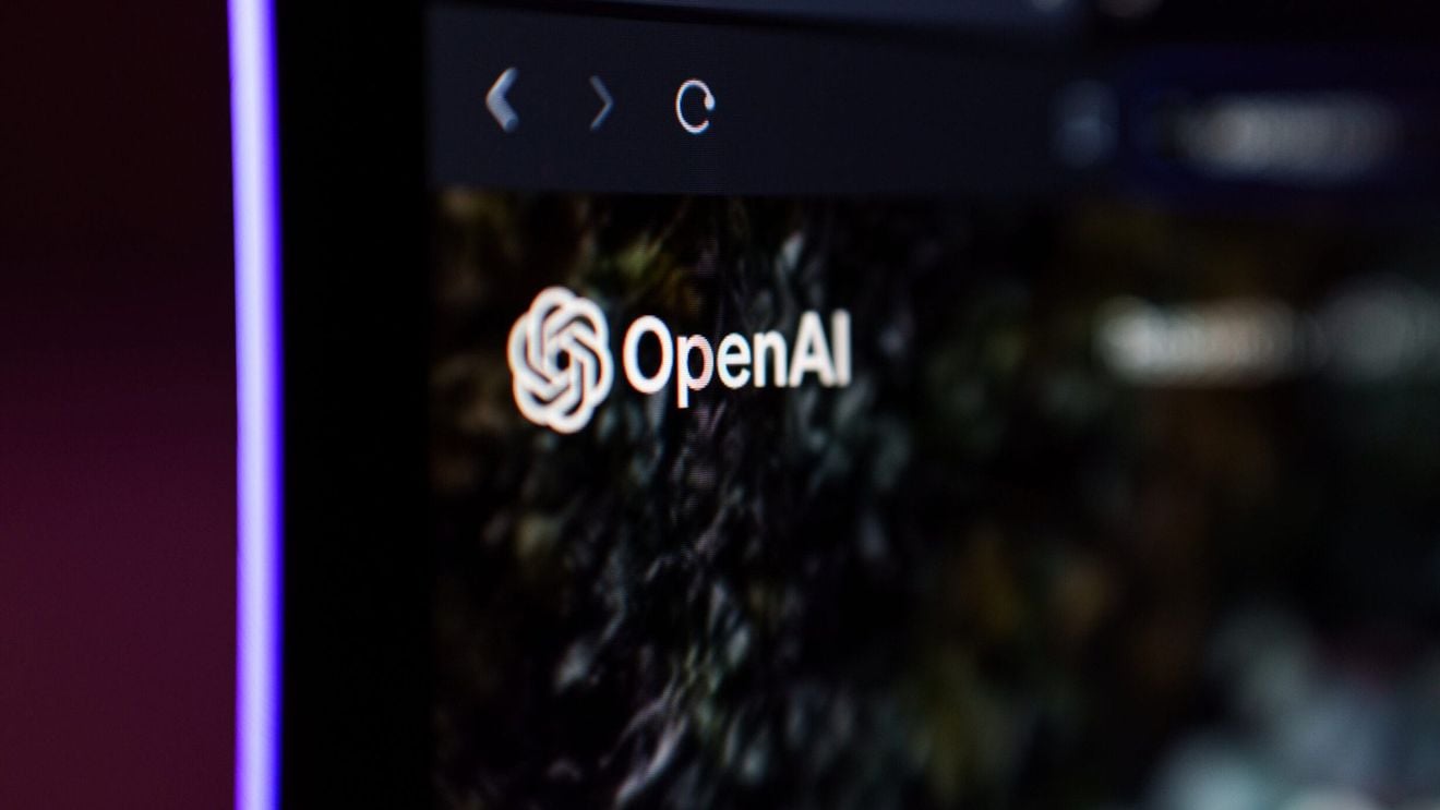 Ce este Sora, rețeaua socială a OpenAI care vrea să concureze cu TikTok? / Noua aplicație poate transforma orice utilizator într-o vedetă sportivă sau de cinema, cu imagini video generate integral de inteligența artificială