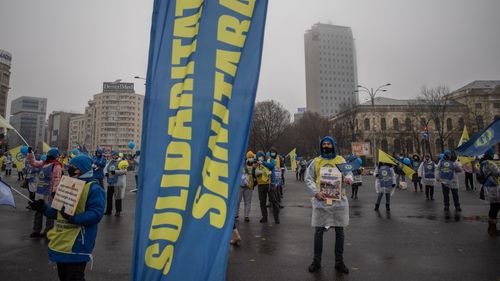 Ciolacu se întâlnește luni cu sindicaliștii din sănătate, care au început demersurile pentru declanșarea grevei generale / Federația Solidaritatea Sanitară: Punctul minim de pornire în negocieri este creșterea cu 20% a veniturilor salariale totale