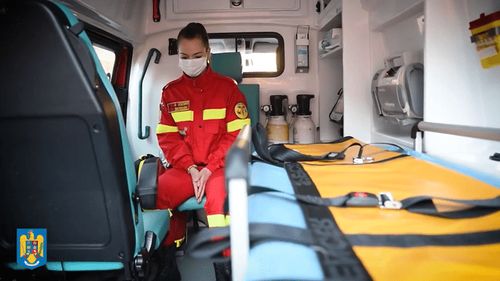 Piesă de excepție dedicată eroilor din linia întâi. În videoclip apar Maia Morgenstern, Horaţiu Mălăele, Nadia Comăneci, Simona Halep, Ianis Hagi, Victor Rebengiuc și medicul Radu Zamfir