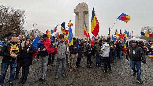 Călin Georgescu, la Alba Iulia: Un bărbat i-a strigat „Marș la Moscova!” / „De ce ne certați? Alooo, nu ne certați! Vorbiți frumos!”