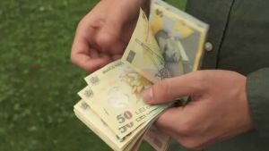 Comisia Europeană: Salariile reale din România cresc mai rapid decât productivitatea, ceea ce ar putea afecta competitivitatea/ Salariul minim a crescut cu 32% în 2023 / Accelerează majorările salariale din sectorul public