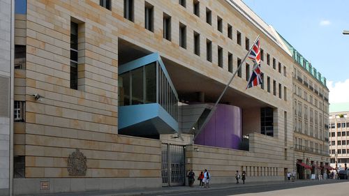 Un agent de securitate de la ambasada britanică din Berlin inculpat pentru spionaj în favoarea Rusiei/ Germania a expulzat 40 de diplomați ruși pe care i-a acuzat că sunt spioni