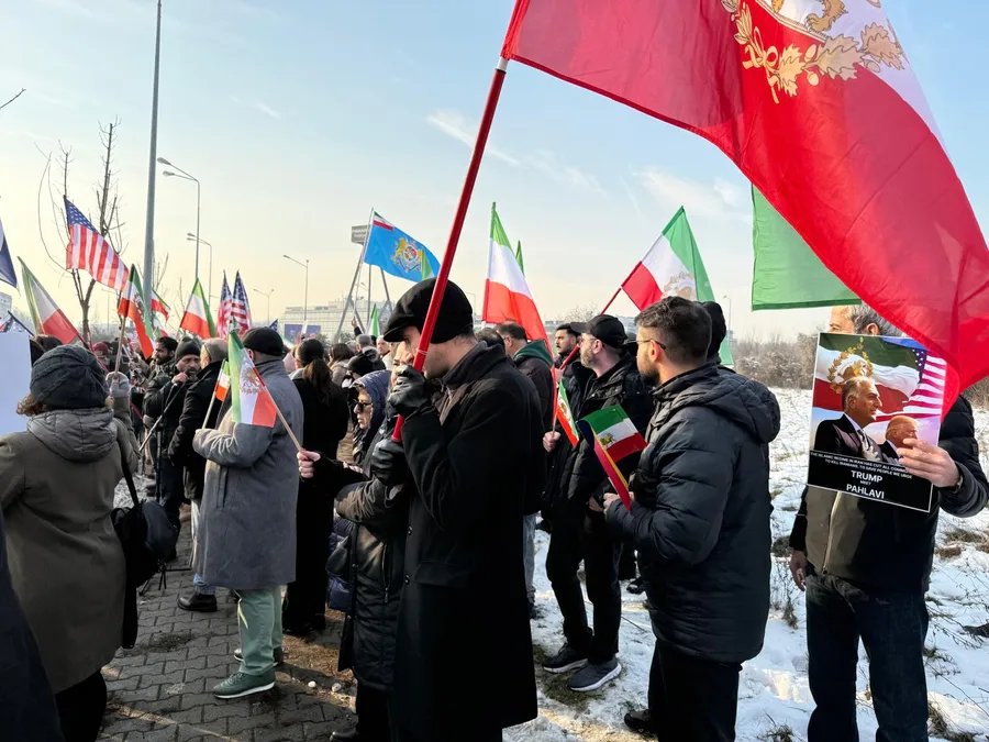 protest iranieni ambasada SUA București