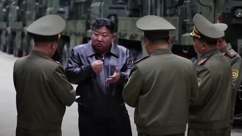 Phenianul laudă tacticile sinucigaşe ale trupelor sale în Rusia, înaintea întâlnirii dintre Kim Jong-Un şi Putin