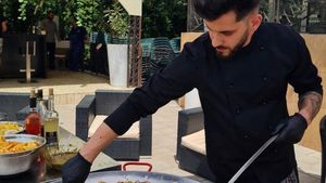 Povestea lui Viorel Turcu, rămas orfan de mic copil, acum chef cu propriul restaurant / A gătit pentru mii de români nevoiași și pentru sinistrații afectați de inundațiile devastatoare din județul Galați / „Dacă Dumnezeu ți-a dat un har, trebuie să îi mulțumești prin a fi de folos”