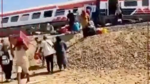 Un tren de călători a deraiat în Egipt. Cel puţin trei persoane au murit şi 94 au fost rănite