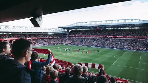 Interpolul a destructurat un grup infracţional de bulgari şi români acuzați de manipulare de evenimente sportive / Suspecții ar fi folosit tehnologie prin satelit pentru a obţine informaţii despre desfăşurarea unor meciuri la casele de pariuri