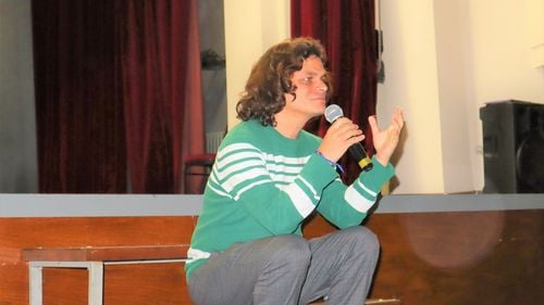 Mama băiatului care ar fi fost violat de Kristof Lajos, supranumit ”antrenorul de genii”: Curgeau mesajele. Suna întruna. Copilul meu nu putea să stea cu mine în bucătărie să ia masa, că trebuia să aibă telefonul lângă el şi să îi răspundă non stop acestui individ