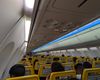 Un bărbat a fost aspirat parțial dintr-un avion Ryanair / Geamul cabinei s-a spart și a fost salvat de către soție /  Avionul, un Boeing 737, se afla în zbor de la Salonic, către Memmingen