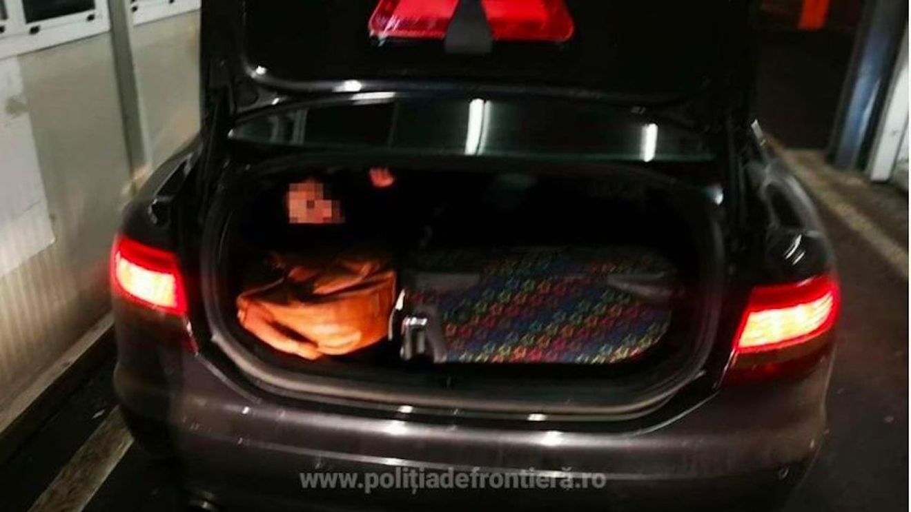 Doi migranţi sirieni ascunşi în portbagajul unui autoturism, prinşi la Nădlac II /  Încercau să iasă ilegal din România