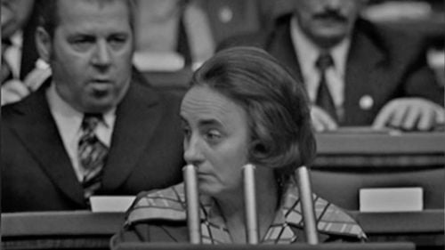 Apel pentru retragerea lucrărilor științifice semnate de Elena Ceaușescu, disponibile încă la marile edituri internaționale / The Guardian: Fraudele ei au avut impact pe termen lung în politică și știință - a se vedea cazul Florin Roman