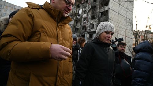 Ministrul german de externe, vizită surpriză la Harkov/ La câteva ore după, rușii au bombardat orașul/ Annalena Baerbock promite Kievului mai multe arme