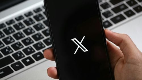 Platforma de socializare X, indisponibilă pentru mii de utilizatori