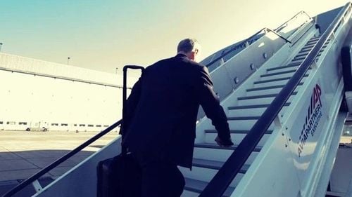 SURSE Cursa Tarom în care se aflau Mircea Geoană, numărul doi în NATO, și ministrul de Externe Luminița Odobescu a ratat decolarea din Bruxelles din cauza unei defecțiuni tehnice/ Comunicatul Tarom