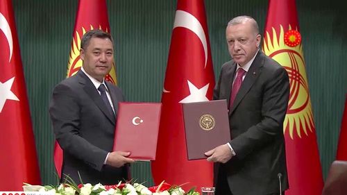 Erdogan l-a primit la Ankara pe omologul său kârgâz Sadîr Japarov în plină polemică în Kârgâzstan după dispariţia unui profesor care era considerat opozant al puterii de la Ankara