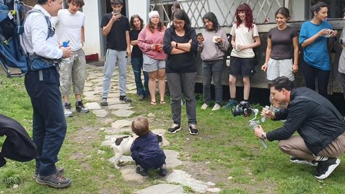 FOTO Preşedintele Nicuşor Dan, împreună cu familia la Roşia Montană / „Vizită surpriză azi, în pauza de prânz!”