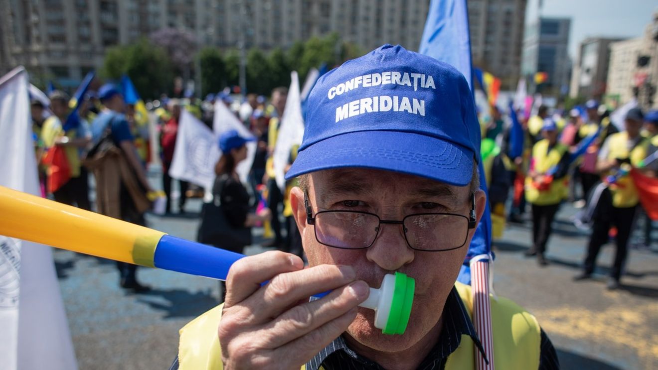 Membrii Confederaţiei Sindicale Meridian protestează, miercuri, în faţa Guvernului / Se cere majorarea salariului minim brut, pentru toate categoriile socio-profesionale, la 3.000 lei