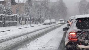 Primăria Braşov vrea să sancţioneze firma care deszăpezeşte pentru că nu şi-a îndeplinit obligaţiile contractuale