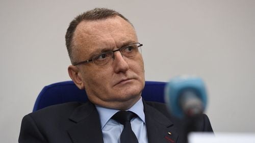 Cîmpeanu bate în retragere în fața celor 100 de intelectuali, pe care i-a catalogat inițial ca “grup de interese” și anunță că a înregistrat scrisoarea lor, după ce ieri o respinsese