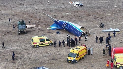 Rusia încearcă să tempereze speculaţiile cu privire la doborârea avionului Azerbaijan Airlines în Kazahstan