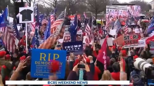 VIDEO Patru persoane înjunghiate și una împușcată în cursul ciocnirilor dintre susținătorii și opozanții lui Trump în timpul protestelor din weekend