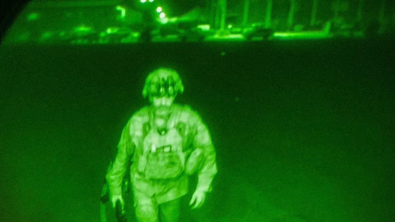 ANALIZĂ Peste 80.000 de civili au fost evacuați din Afganistan la finalul operațiunilor/ Bilanțul negru la plecarea ultimului soldat american din Kabul: Peste 3.000 de soldați NATO uciși