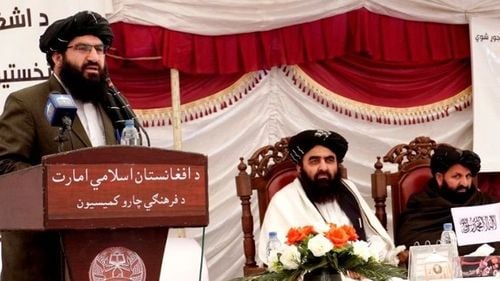 Talibanii somează funcționarii fostului guvern: Au termen o săptămână să predea toate armele și bunurile publice