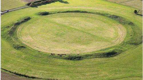 VIDEO Turiștii vor putea vizita ”Thornborough Henges”, un complex neolitic din nordul Angliei care amintește de misteriosul Stonehenge