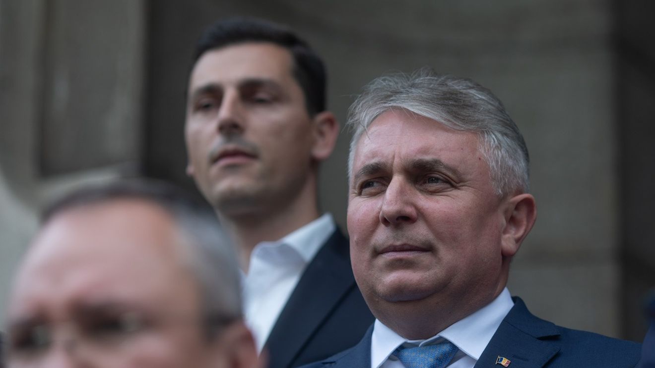 Bode, la întâlnirea regională PNL organizată la Cluj: Nu vorbele meşteşugite şi zâmbetul şmecheresc te recomandă să îmbraci haina prezidenţială