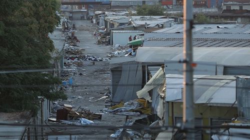 Sute de tarabe din Complexul Europa de la marginea Bucureștiului, închise și demolate