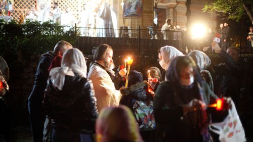 DOCUMENT Liber la circulat noaptea de Paștele ortodox și pentru sărbătoarea religioasă de Ramazan / Pensiunile și hotelurile de pe litoral și din stațiunile montane vor putea primi turiști la maximum 70% din capacitatea de cazare
