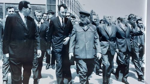 Fotografii cu Nicolae Ceauşescu și cu primarul orașului, eliminate din expoziţia de fotografie în aer liber de la Buzău la presiunea opiniei publice