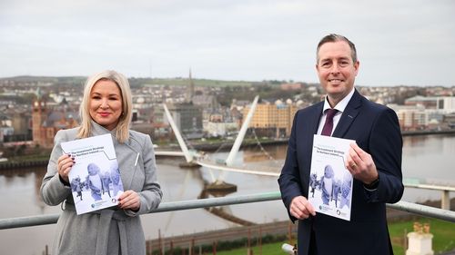 Criză politică majoră în Irlanda de Nord: Șeful Executivului regional, Paul Givan, intenționează să demisioneze, ducând la prăbușirea întregului Executiv al provinciei/ Cauza: protocolul post Brexit UK - UE
