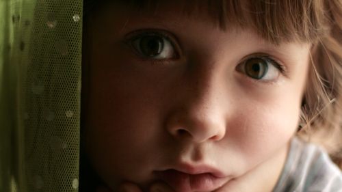 Organizația „Salvați Copiii” prezintă de 1 iunie radiografia alarmantă a stării copilului în România: Trei din zece trăiesc în sărăcie, rata mortalității infantile a ajuns la cel mai ridicat nivel din ultimii zece ani, fenomenul mamelor minore este îngrijorător