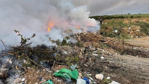 RAPORT alarmant: România înregistrează un influx substanțial de deșeuri de plastic din state UE / Acestea sunt adesea aruncate la groapa de gunoi și arse, emanând gaze toxice