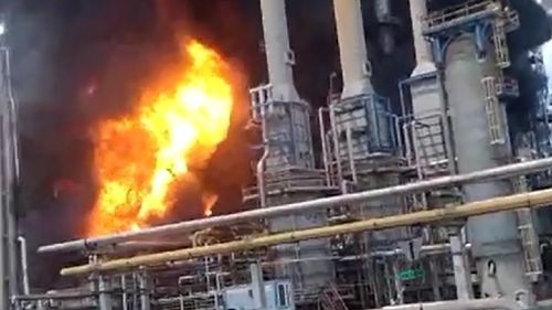 Angajați Petromidia acuză lipsa reviziilor și a modernizării rafinăriei după ce trei colegi au murit în urma exploziei din 2 iulie / Grup special de Whatsapp al muncitorilor / Compania refuză să răspundă