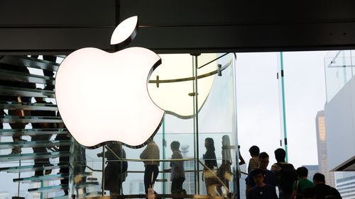 Apple scumpeşte serviciul TV+ / Cum s-a diferențiat de Netflix / În mod bizar, serviciul nu este încă disponibil în România