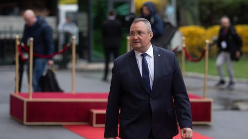 Premierul Ciucă, întrebat dacă ar putea fi vicepremier în Guvernul Ciolacu: Sunt cel puţin trei opţiuni. Poate fi şi aceasta o opţiune/ Rotația se va desfăşura „în linişte şi aşezat”