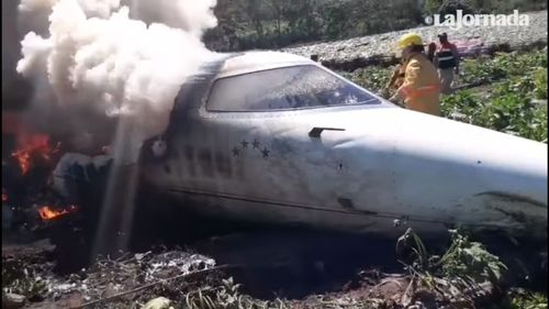 Șase persoane au murit după ce un avion militar s-a prăbușit în Mexic