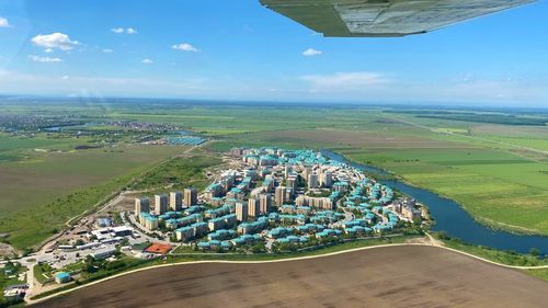 ANALIZĂ Economedia. „Orășelele” din și de lângă orașele noastre - noul trend imobiliar: Avantaje, dezavantaje, ce ni se oferă, ce ni se promite și ce lipsește încă?