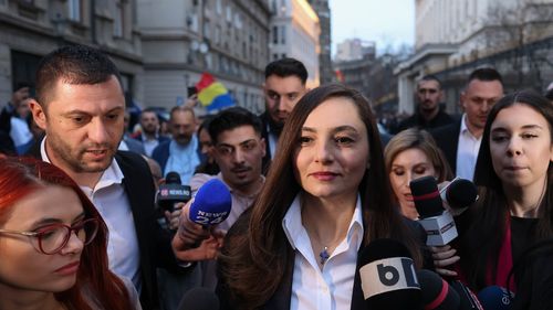 Dorin Popa, demisionar din POT: Anamaria Gavrilă m-a ameninţat că o să intru cu capul în gard / Extremista Anamaria Gavrilă, către jurnaliști: Mă, voi sunteți pe cale de dispariție