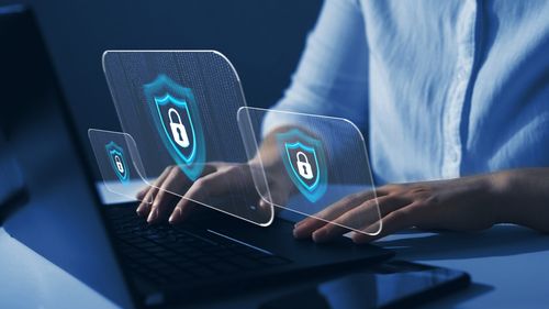 Haosul provocat de compania de securitate cibernetică CrowdStrike ar putea determina o regândire a politicilor în rândul investitorilor şi clienţilor