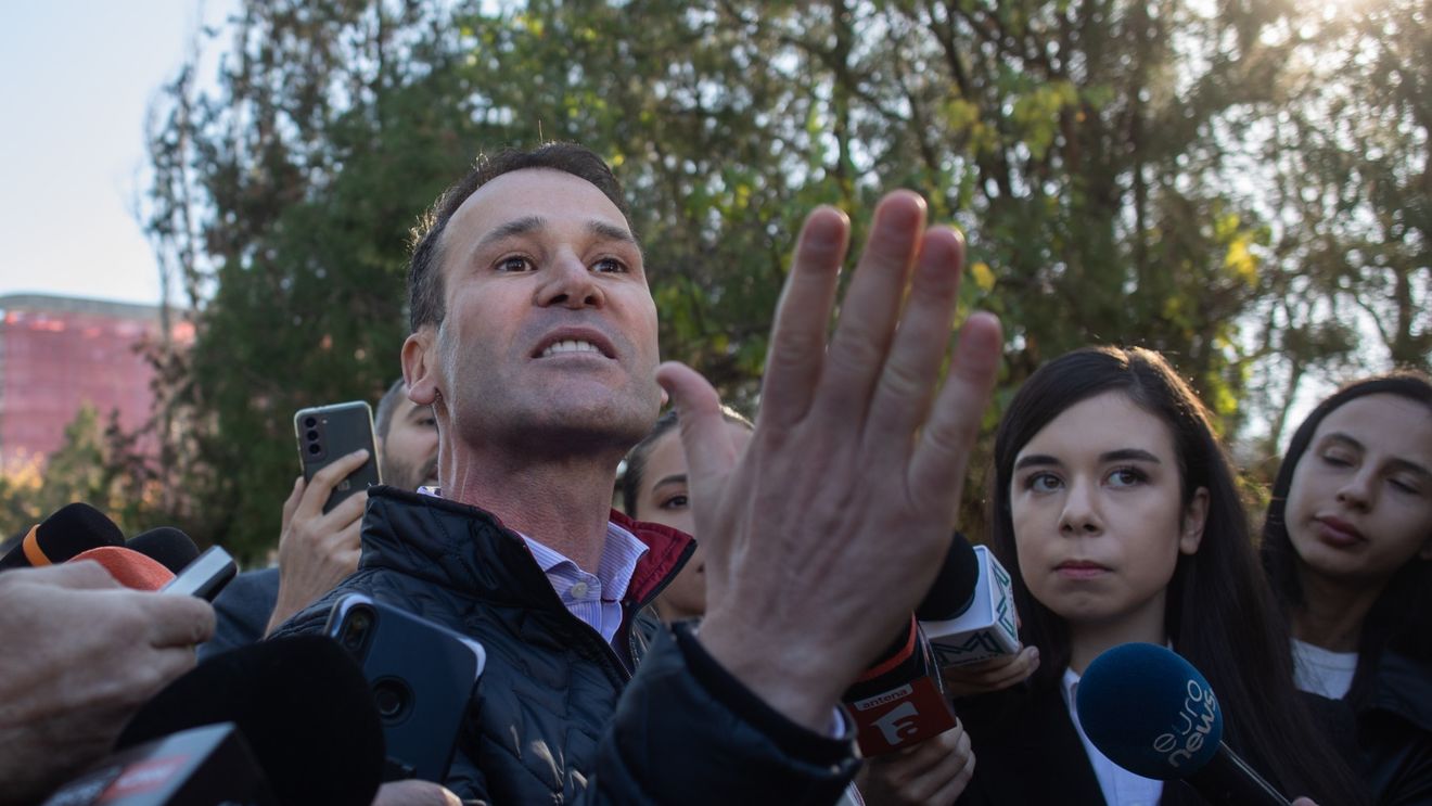 Robert Negoiță, iritat de protestatarii USR în fața Parchetului General, unde venise să îi facă plângere lui Nicușor Dan/ Negoiță nu a răspuns întrebărilor despre contractele pe care city-managerul Sectorului 3 le-a acordat firmelor familiei sale