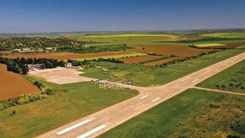 O asociație a unor cunoscuți oameni de afaceri bulgari a primit gratuit aeroportul din Ruse, aflat în ruină, pentru a-l folosi în următorii zece ani/ Ltd „Airport Ruse” promite să investească 14 milioane de euro pentru putea fi utilizat inclusiv de aeronave mari de tip Boeing