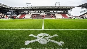 Un politician german a demisionat după ce a postat o poză cu o păpușă care purta tricoul echipei St. Pauli și un logo nazist