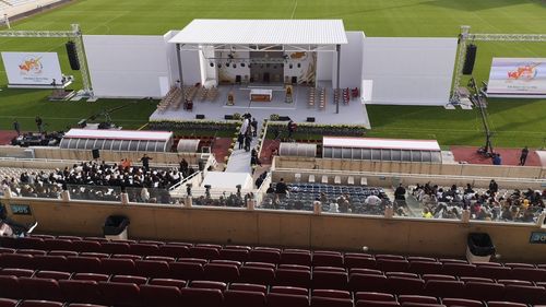 Cipru: Poliția a arestat un bărbat înarmat cu un cuțit la intrarea pe stadionul unde Papa Francisc oficia o slujbă